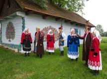 Zespół Folklorystyczny OTFINOWIANIE z Otfinowa. Stroje Krakowiaków z Powiśla Dąbrowskiego (8)